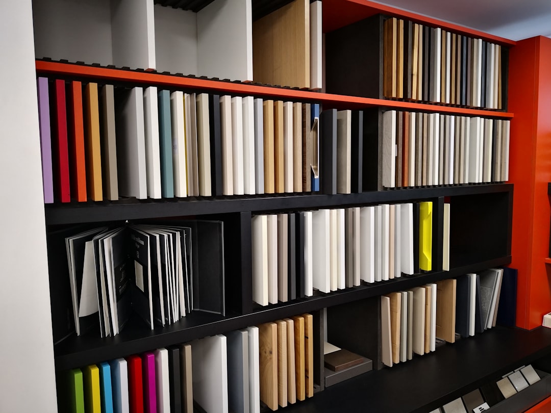 Matériaux pour placard sur mesure : mélaminé, MDF, bois massif — lequel choisir ?